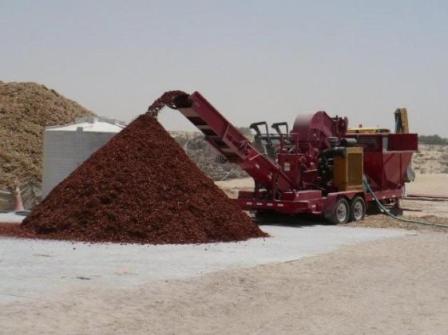 Rotochopper CP-118 producing colored landscape mulch in Dubai (UAE).