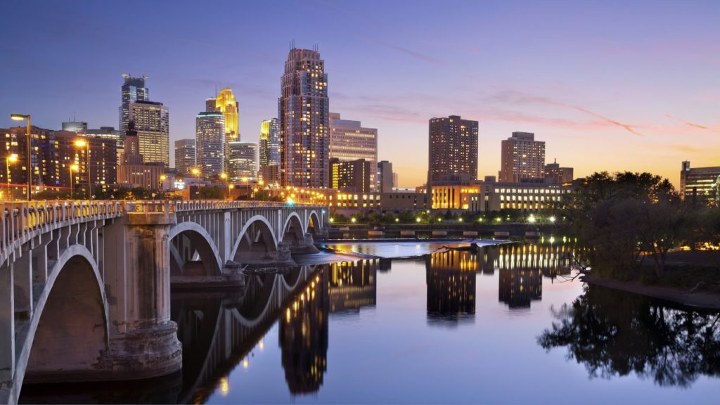 Hyatt-Regency-Bloomington-Minneapolis-P007-Minneapolis-Downtown-Skyline-at-Sunset