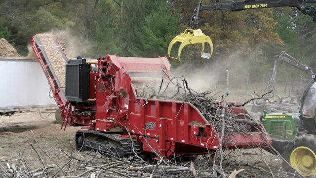 b66-diesel-horizontal-grinder-forestry-slash-tracks land clearing
