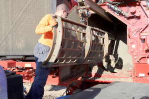 rotochopper b66l diesel horizontal grinder screen change