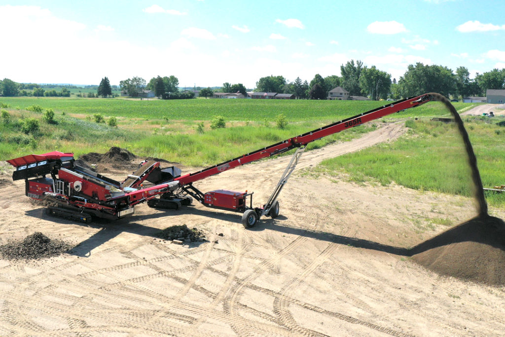 rotochopper ts124 deck screener and 365r radial conveyor