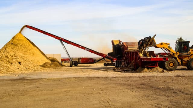 Rotochopper conveyor system on a horizontal grinding site