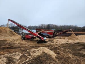 Rotochopper 365R conveyor + MT 175 trommel screen wood chips